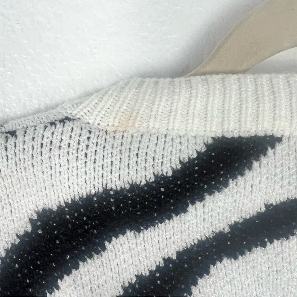 Revolve x Superdown Zebra crop sweater cardigan size S - Picture 7 of 7